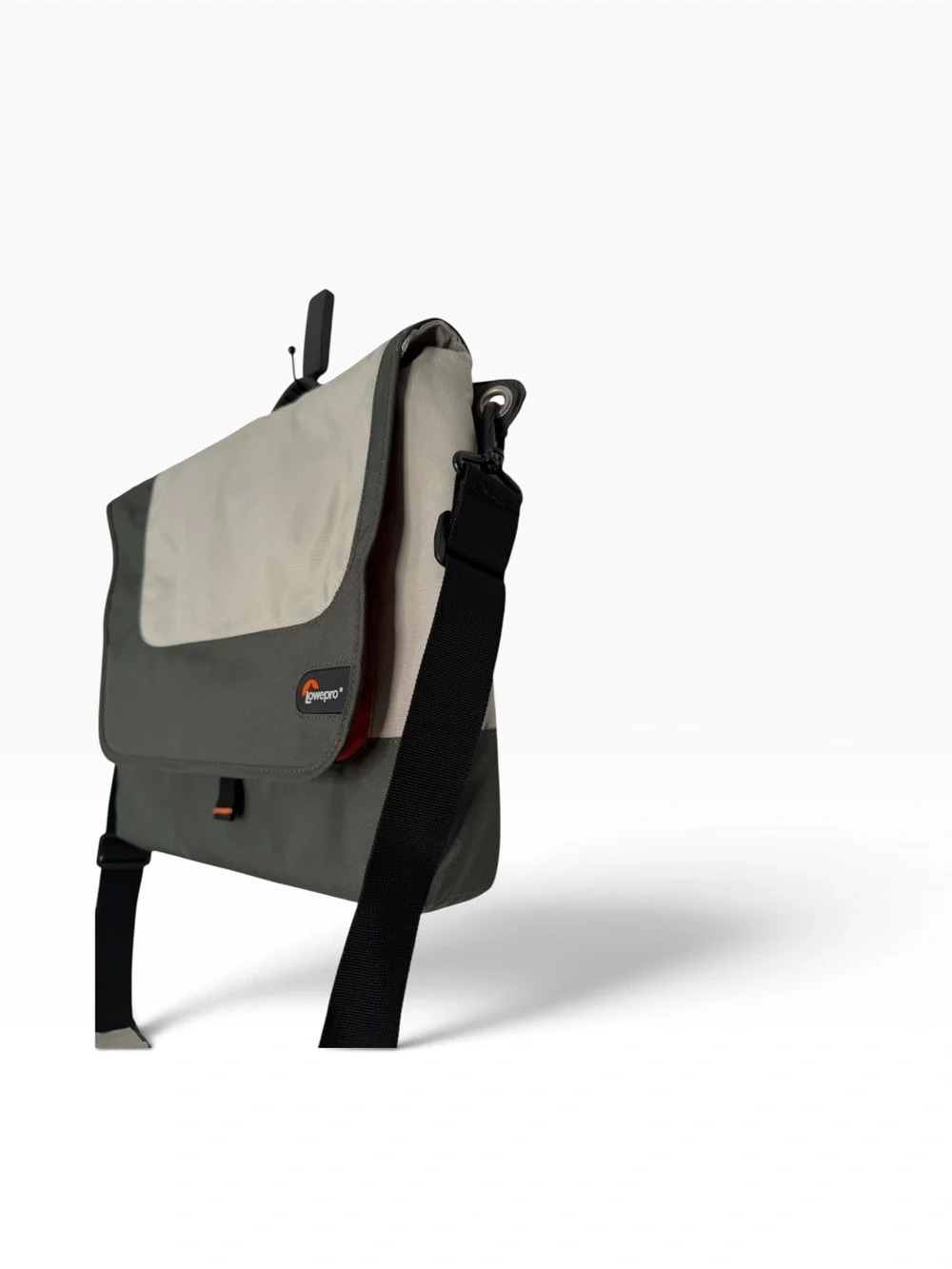 Lowepro Slim Factor M Laptop Messenger Shoulder Bag Padded Fits 14” Laptop NWOT